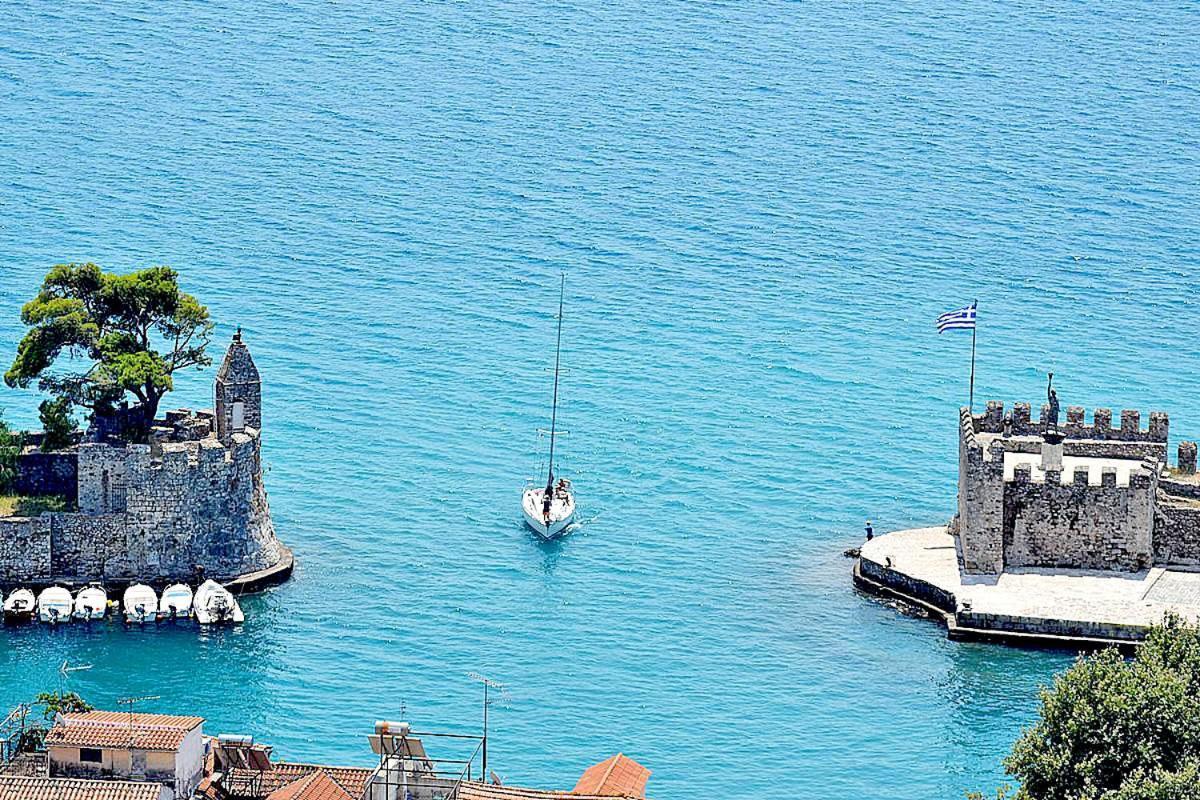 Nafpaktos-Luxury Suite Exterior photo